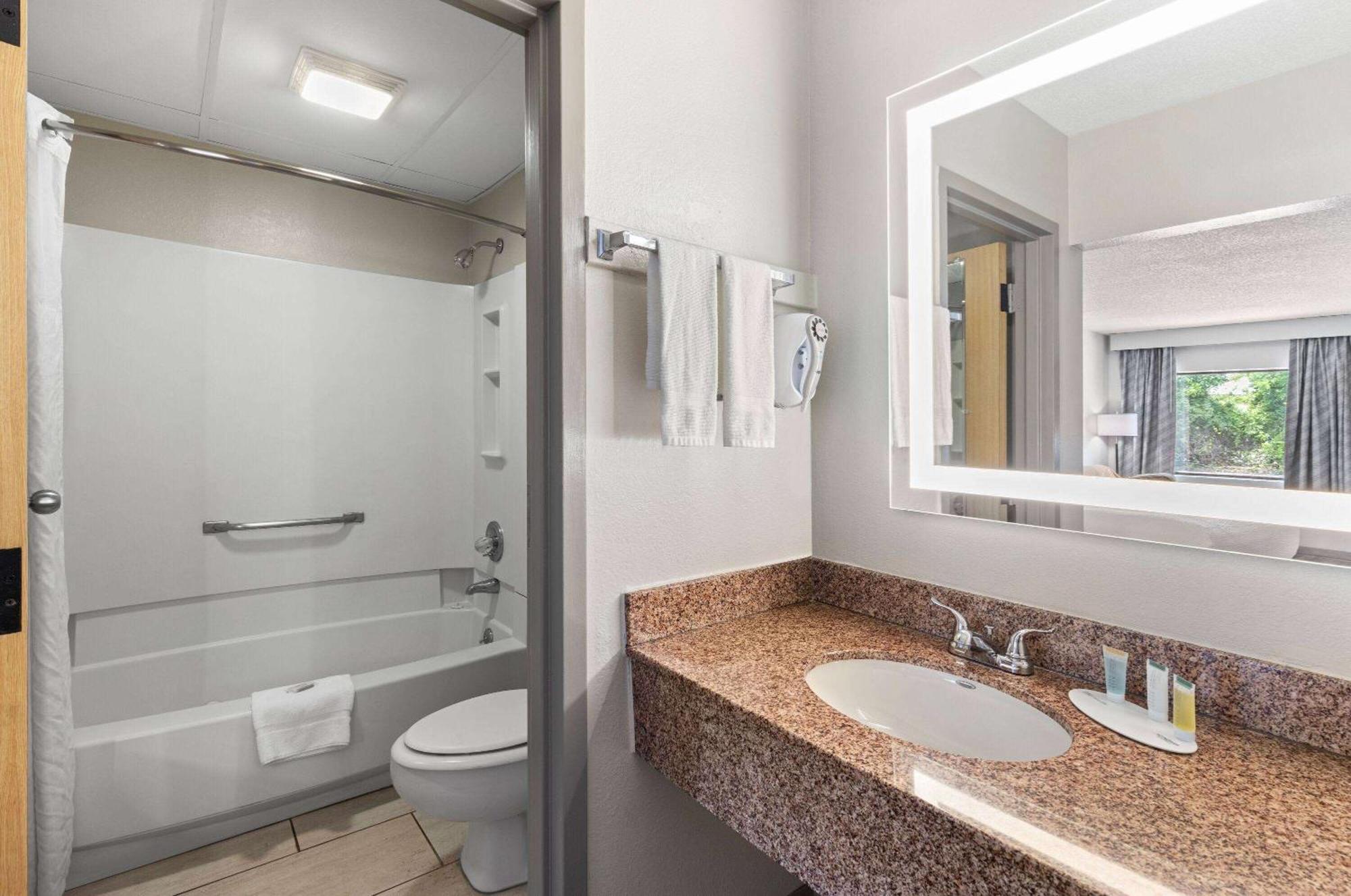 Days Inn By Wyndham St George St. George Екстериор снимка